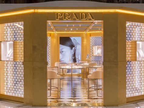 prada marketing strategy examples